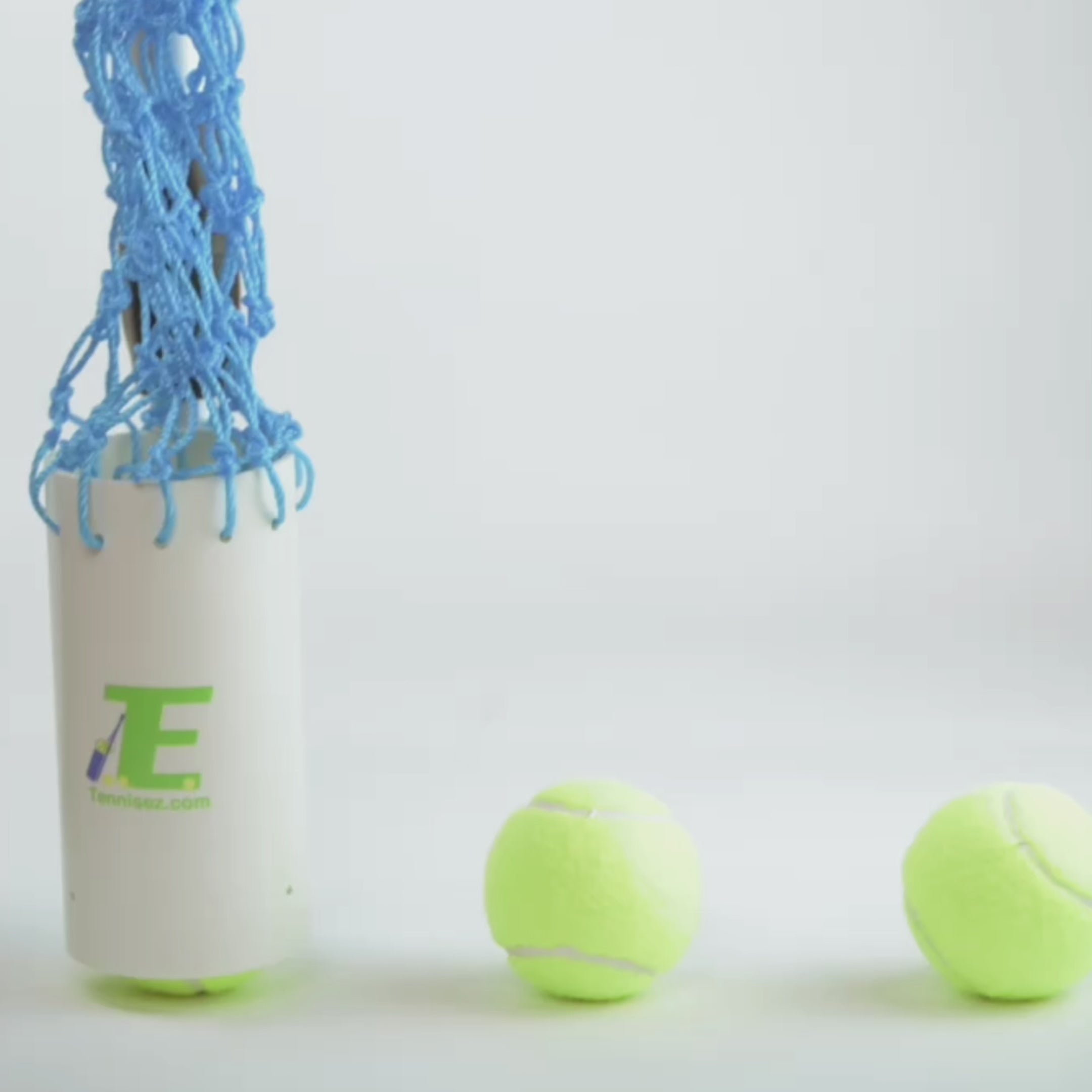 Compact and retractable tennis ball collector, easy to store and transport. 